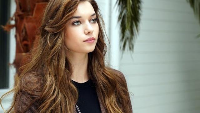 Kendisi yalı dairesinde oturuyor! Yalı Çapkını'nın güzeli Afra Saraçoğlu annesi için kesenin ağzını açtı! Tuttuğu evin kirası dudak uçuklattı