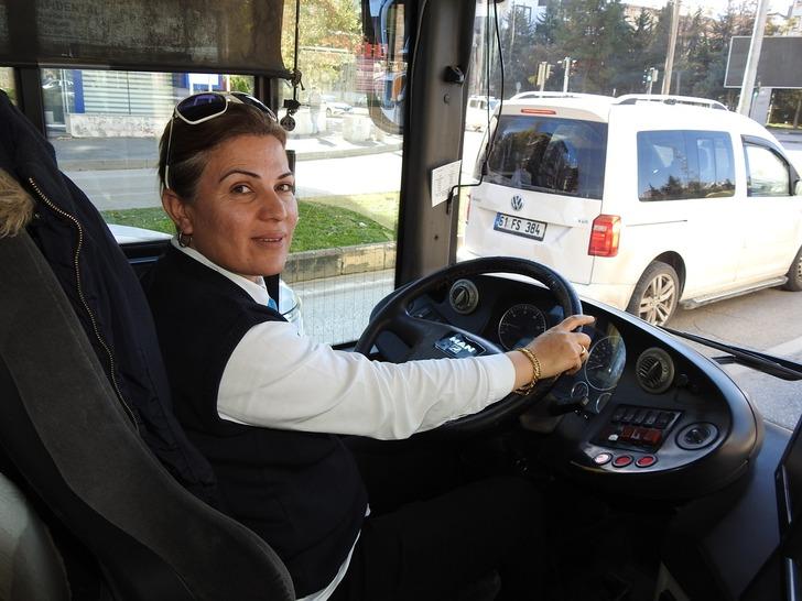 Ev hanımıyken otobüs şoförlüğü yapmaya karar verdi! 11 yıldır direksiyon sallıyor