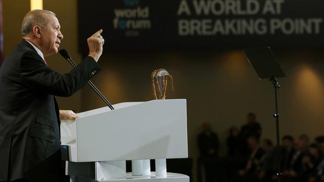 SON DAKİKA | TRT World Forum'a damga vuran anlar! Erdoğan protestoyu duyunca sinirlendi, tepkisini gösterince ayakta alkışlandı: Siyonistlerin dili ağzı olma...