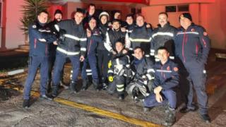 Samsunspor tesislerinde yangın çıktı! Yangına müdahale eden itfaiyeciler, futbolcularla fotoğraf çektirdi