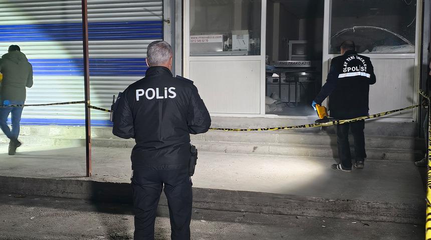 Adana'da lavaş ekmek imalathanesine silahlı saldırı! Yaralılar var