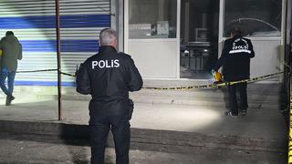 Adana'da lavaş ekmek imalathanesine silahlı saldırı! Yaralılar var