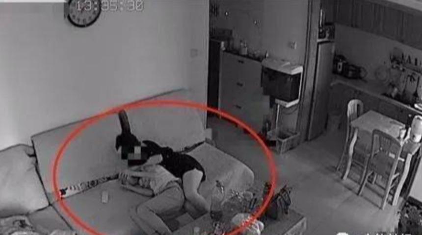 Evin güvenlik kamerasını kontrol edince karşılaştığı manzaraya inanamadı! Görüntüler ortalığı fena karıştırdı