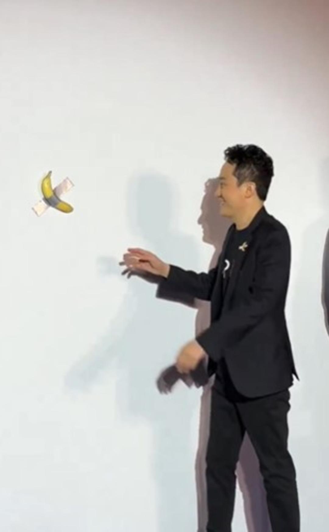 Geçen hafta 6.2 milyon dolara satın aldığı sanat eserini afiyetle yedi! Çinli girişimcinin hareketi dünya basınında çok konuşuldu 2