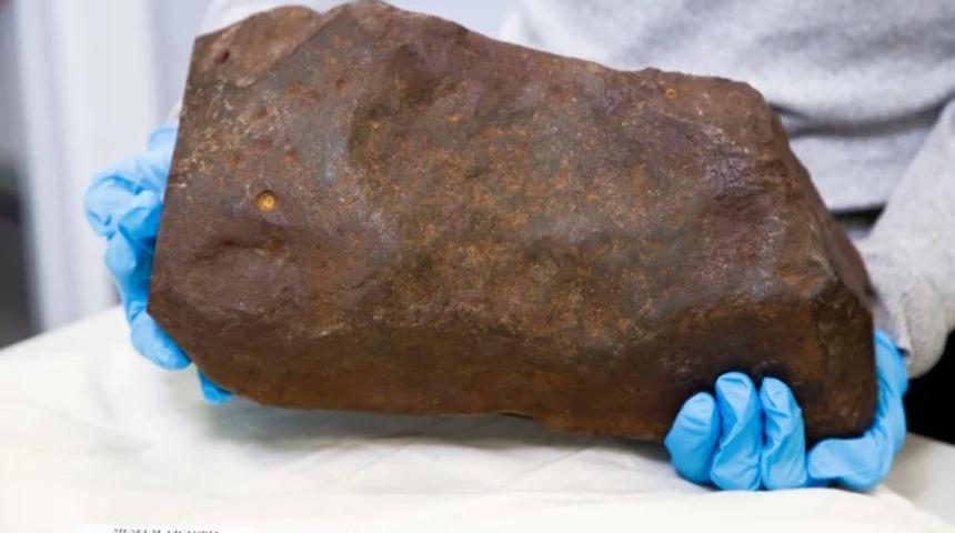 Altın olduğunu zannederek yıllarca evinin bodrumunda sakladı! Gerçeği öğrenince şoke oldu... "Güneş sisteminin sırrını verebilir"