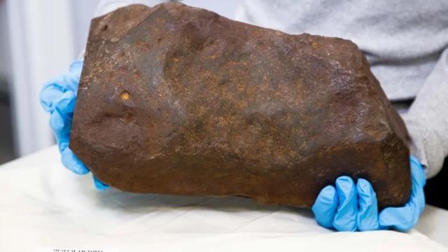 Altın olduğunu zannederek yıllarca evinin bodrumunda sakladı! Gerçeği öğrenince şoke oldu... Güneş sisteminin sırrını verebilir