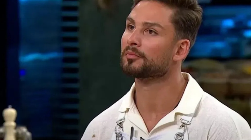 Ceza alacak mı? MasterChef'te Onur'un yaptığı el hareketi olay oldu! 'Rezilliğe bak...'