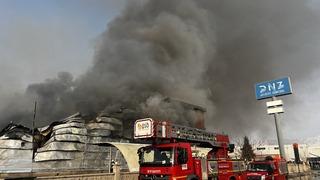 Kayseri'de mobilya fabrikasında büyük yangın! 3 işçi hayatını kaybetti