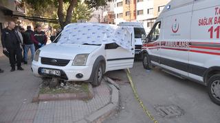 Kendisini terk edip başkasıyla nişanlanan eski sevgilisini ensesinden vuran kadın sonra intihar etti!