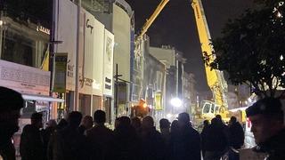 Güngören'de çöken binanın enkazında kalan işçiyi arama çalışmaları sürüyor! İtfaiye eri yaralandı