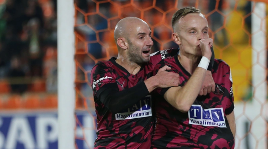 Trabzonspor'da kötü gidiş sürüyor! Alanyaspor'a deplasmanda 2-1 mağlup oldu