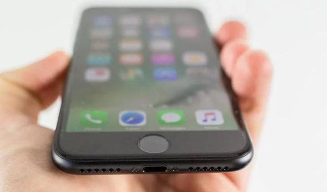 Telefonuna y&uuml;kleyen yandı