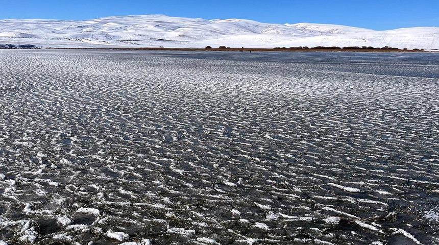 Göl kısmen dondu atlı turlar başladı! Göle adeta ziyaretçi yağdı...