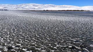 Göl kısmen dondu atlı turlar başladı! Göle adeta ziyaretçi yağdı...