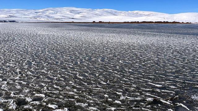 Göl kısmen dondu atlı turlar başladı! Göle adeta ziyaretçi yağdı...