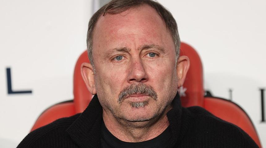 Beşiktaş'ta sıcak saatler! Sergen Yalçın ile görüşme gerçekleştiriliyor! İşte son gelişmeler...