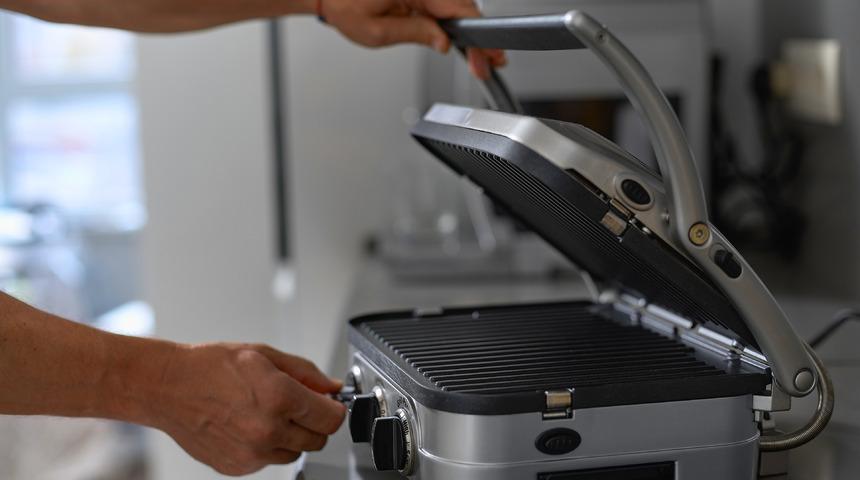 Tost makinesi nasıl temizlenir? Tost makinesi temizliği nasıl yapılır? En iyi tost makinesi temizleme y&ouml;ntemleri