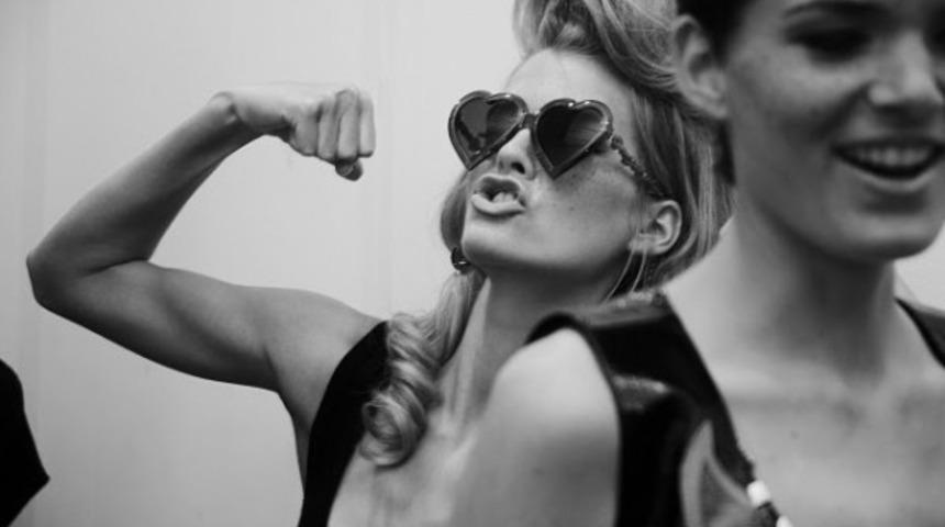 Bilim insanları a&ccedil;ıkladı: Kadınlar erkeklerden daha g&uuml;&ccedil;l&uuml;