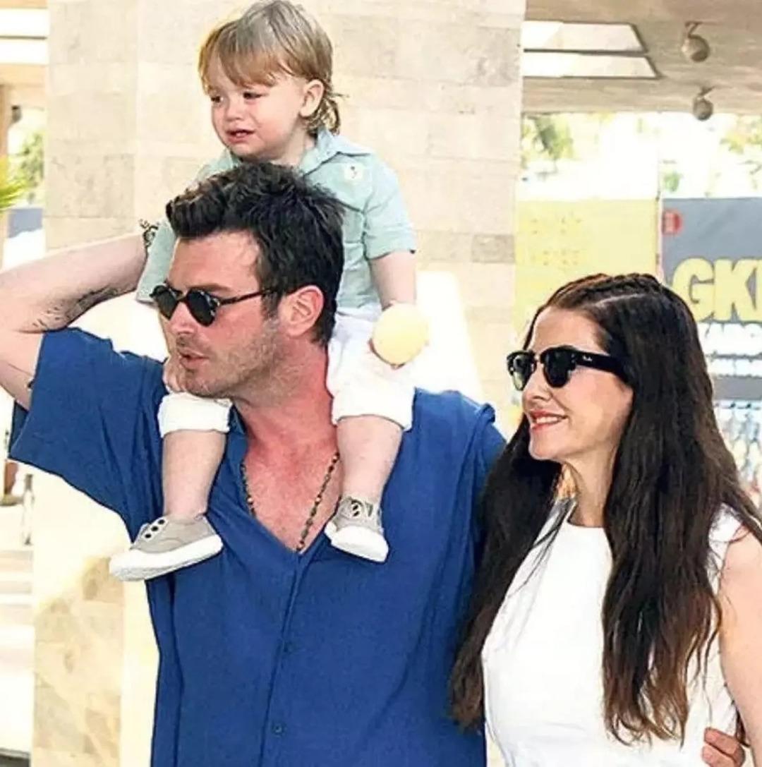 Kivanc-Tatlitug-ve-ailesi