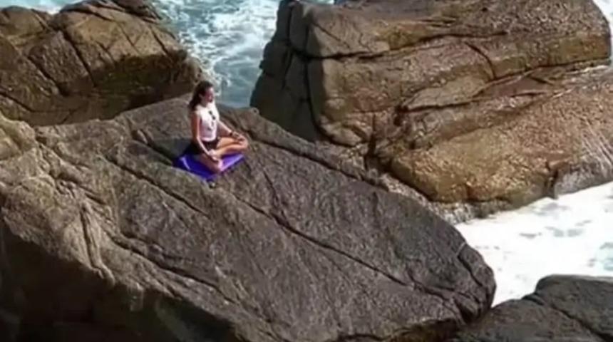 Rus oyuncu, Koh Samui Adası’nda yoga yaparken dalgaların arasında kayboldu