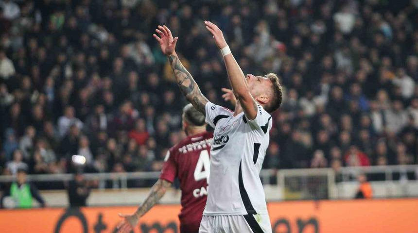 Beşiktaş'ta kötü gidişe kimse dur diyemiyor! Hatayspor'u da yenemeyen siyah-beyazlılarda galibiyet hasreti 5 maça çıktı