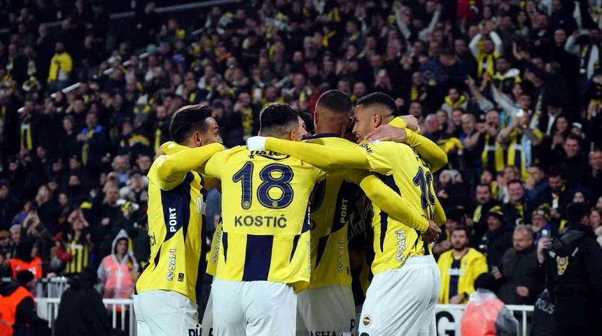 Fenerbahçe hataya izin vermedi! Lider Galatasaray ile puan farkı 3'e düştü... Kadıköy'de Gaziantep FK'yı 3-1 mağlup etti! 