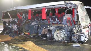 SON DAKİKA | Denizli'de trafik kazası! Yolcu otobüsü TIR'a çarptı 1 ölü, 20 yaralı