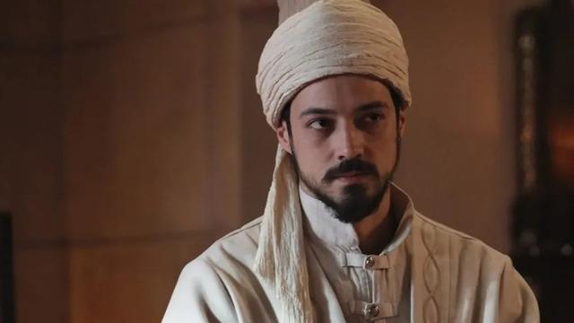 RTÜK cezası bekleniyordu! Kızıl Goncalar son bölümüyle ortalığı yıktı! Kesilen o sahne seyirciyi rahatsız etti!