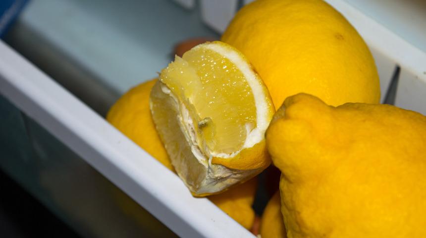 Limon yerken zehir yemeyin! Bunu &ouml;ğrendikten sonra asla yapmayacaksınız