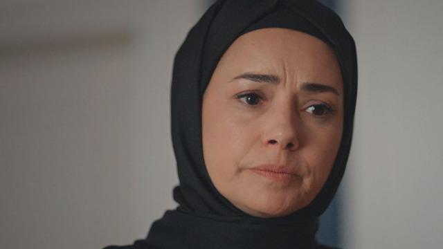 Kimse beklemiyordu! Kızıl Goncalar'da Meryem başörtüsünü açınca olay oldu! Özgü Namal'ın haline yorum yağdı!