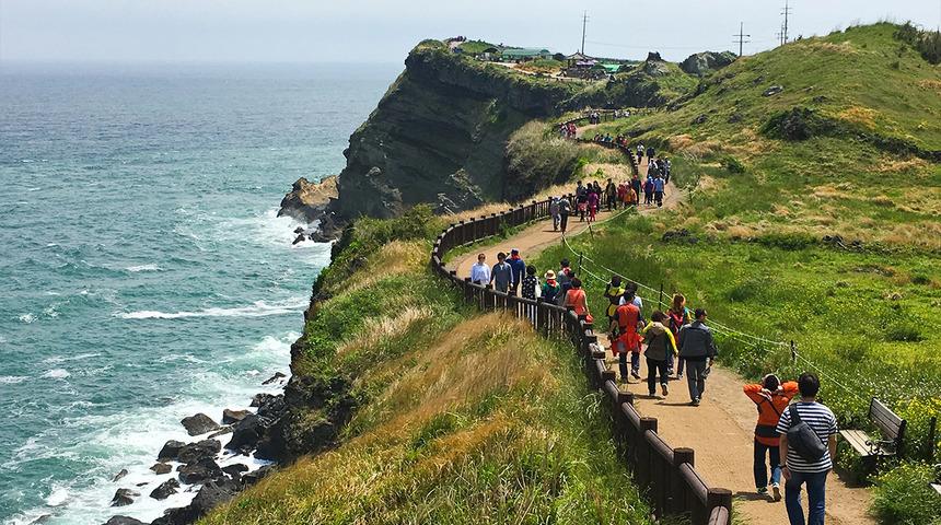 Korku filmi gibi! Güney Kore'nin Jeju Adası'na turistik amaçlı ziyarete giden 90 kişilik ekipten 38'i ortadan kayboldu