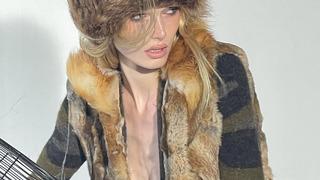 İlk kez trans birey ödül aldı! Törende Türk tasarımcının elbisesini giydi! 