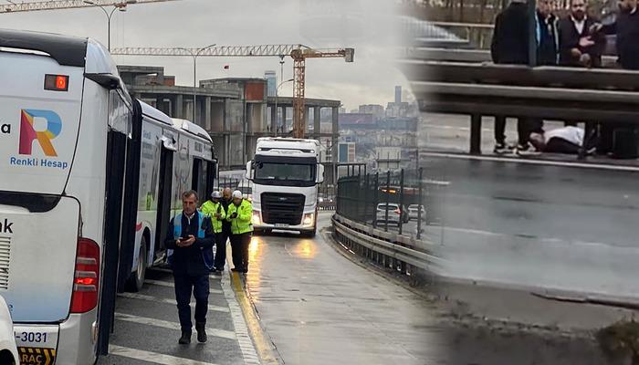 Seyir halindeki metrobüsten yolcu yola düştü