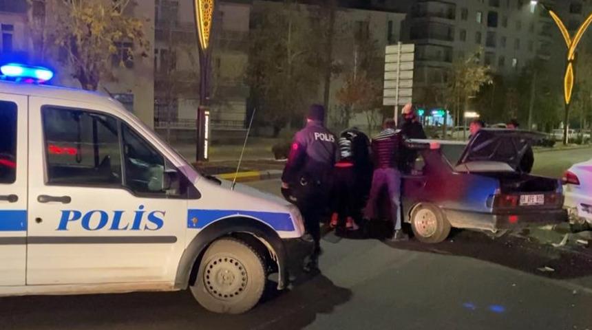 Alkollü sürücü ceza yemeye dünden razı! "Sıkıntı yok" diyerek polisin koluna girdi
