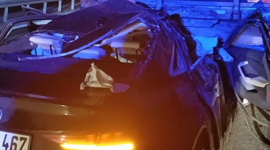 Burdur'da tırla çarpışan otomobildeki 2 kişi yaralandı