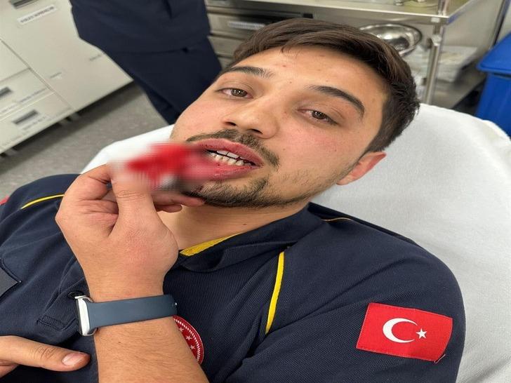 Bursa'da ambulans sürücüsüne dehşet anları! Baba ve oğlu, sağlık çalışanının boğazını sıkıp darp etmişti... İkisi de serbest bırakıldı  G3