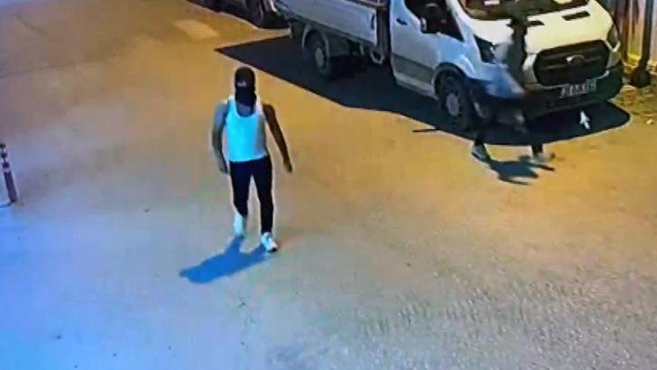 Site magandasının o anları ortaya çıktı! Güvenlik görevlisi kadını rehin alıp başına silah dayamıştı... G3