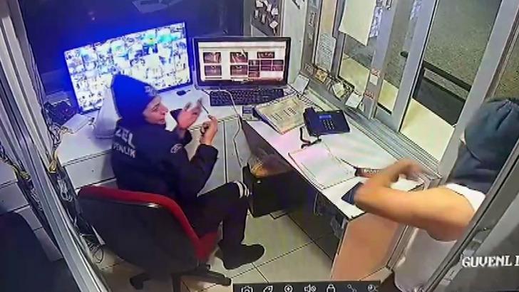 Site magandasının o anları ortaya çıktı! Güvenlik görevlisi kadını rehin alıp başına silah dayamıştı... G1