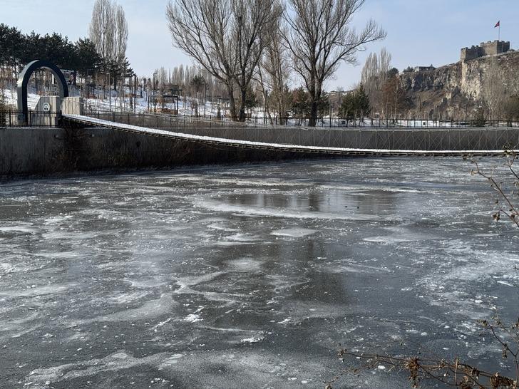 Ülke adeta buzul devrine döndü! O şehirler kelimenin tam anlamıyla dondu kaldı... G2