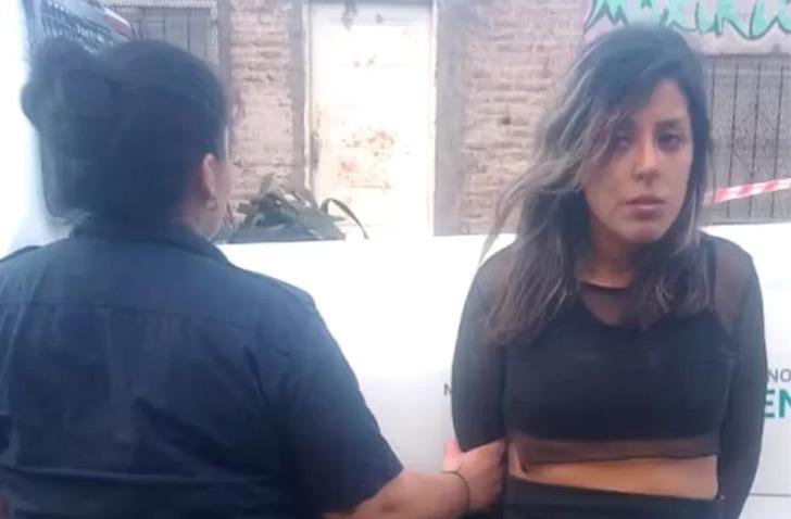 Böyle kıskançlık görülmedi! Sokakta başka bir kadına selam veren erkek arkadaşını bıçakladı