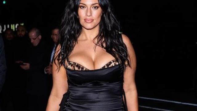 Dünyanın en seksi kadını seçilmişti! Ashley Graham davet tarzıyla göz doldurdu! Geceden karelerine beğeni yağdı