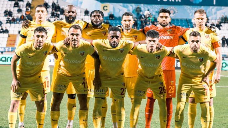 Türkiye Ligi'nde şampiyon olacak takımı açıkladılar! Fenerbahçe ile Galatasaray arasında yalnızca 1 puan fark oluşacak... G4