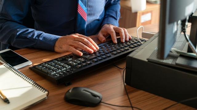 Tekel bayisine üniversite mezunu aranıyor! 'Açıköğretim mezunları başvurmasın'