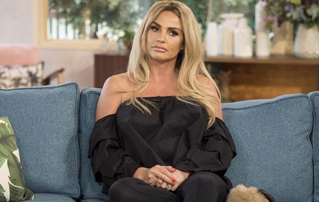 Hayranları pislik i&ccedil;inde yaşayan Katie Price'ı topa tuttu!