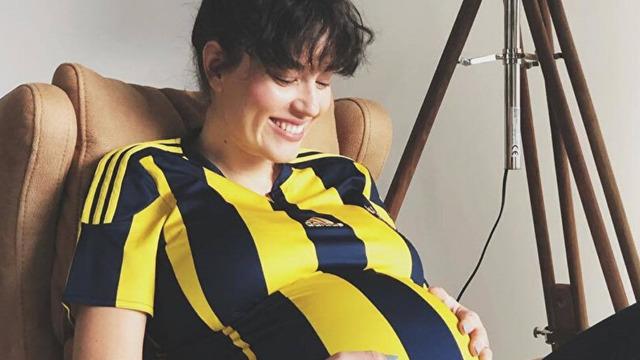 Boşanma iddiaları gündemdeydi! Pelin Akil'in hamileyken aşerdiği şey olay oldu! 'Tuvalette yiyordum' diyerek açıkladı...Şaşırtan itiraf! 