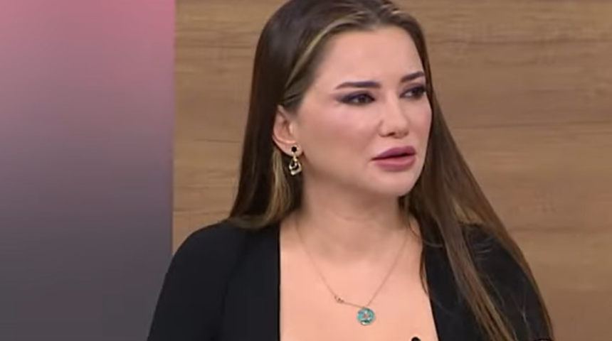 Esra Ezmeci'ye kadın takipçisinden gelen soru şaşırttı! 'Her gün birlikte oluyoruz ama...' deyip anlattı! Eşi öyle bir şey yapıyormuş ki...