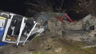 Manisa'da kamyonet ile hafif ticari aracın çarpışması sonucu 6 kişi yaralandı