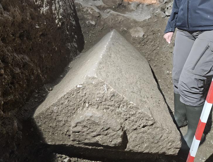 Antalya'daki Aziz Nikolaos kilisesinde lahit bulundu! Noel Baba'nın mezarı olabilir G3