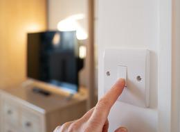 Resmi Gazete'de yayımlandı... Elektrik faturalarında yeni dönem başlıyor! Güvence bedelinden sayaç kontrolüne kadar tüm işlemlere zam geldi