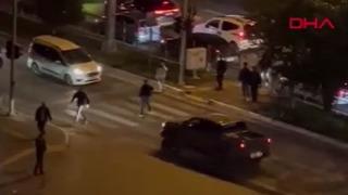 Yer: Mardin... Film sahnelerini aratmayan anlar: Önce yayaların üstüne sürdü ardından diğer araçlara çarpa çarpa ilerledi!